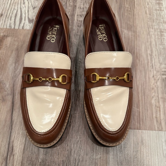 Franco Sarto Colette Lug Sole Loafer Gold Accent NWOB Sz 9 W Preppy - Picture 2 of 9